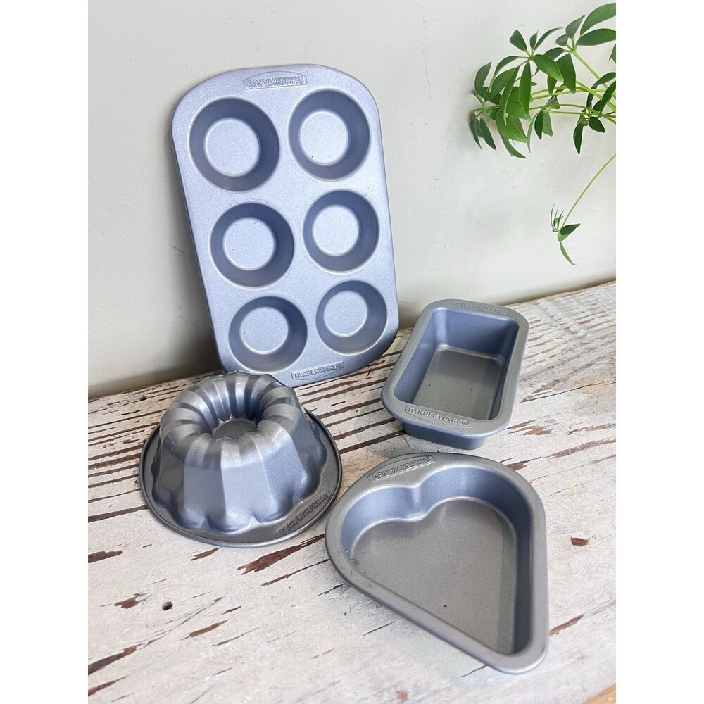 Vintage Specialty Collection Farberware Mini Baking Pans Set / Fun And Function